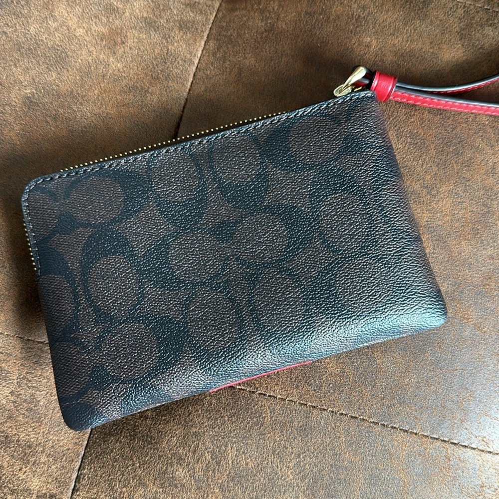 NWT Coach Wristlet - Picture 4 of 16
